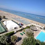 Grand Azzurra Club Hotel
