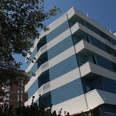 Grand Azzurra Club Hotell 3*