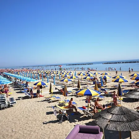 Grand Azzurra Club Hotell