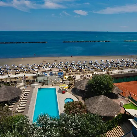Grand Azzurra Club Hotell