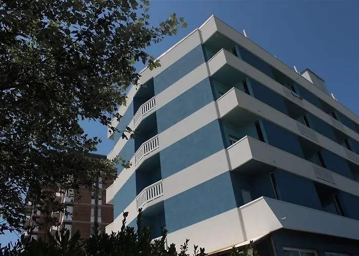 Grand Azzurra Club Hotell 3*