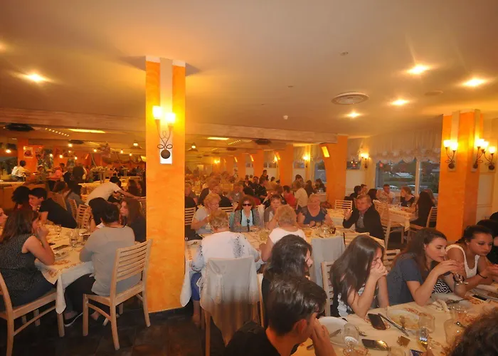 Grand Azzurra Club Hotell 3*