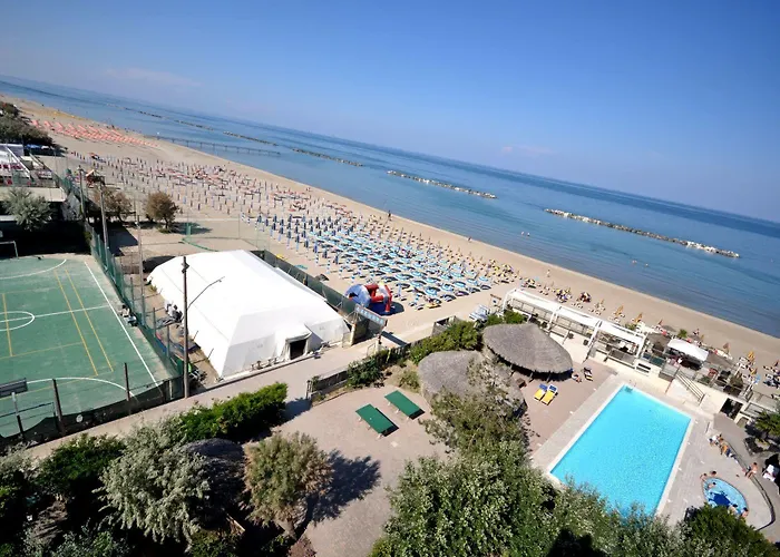 Grand Azzurra Club Hotell