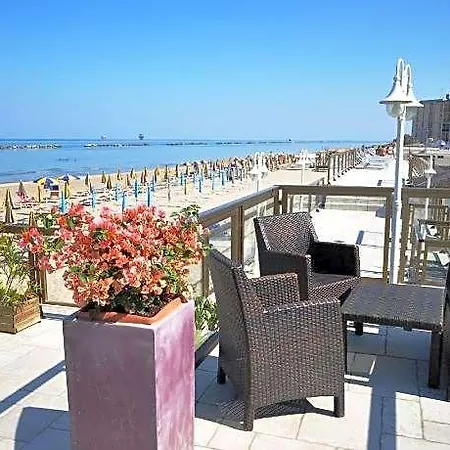 Grand Azzurra Club 3*