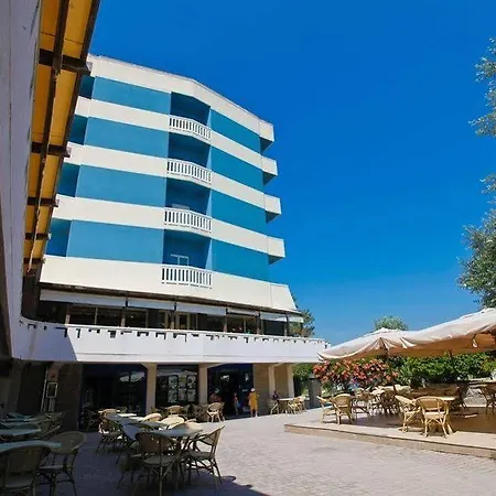 Grand Azzurra Club 3*