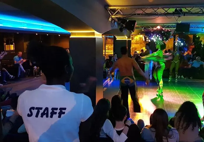 Grand Azzurra Club מלון