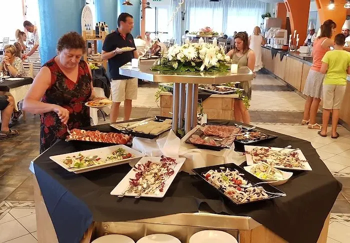 Grand Azzurra Club 3*