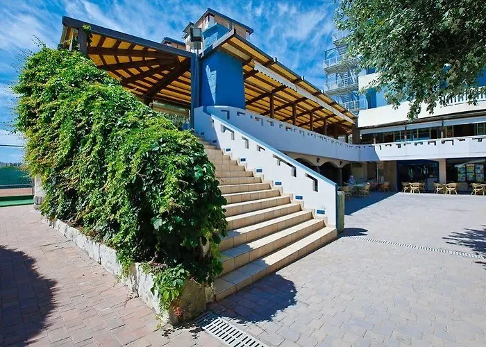 Grand Azzurra Club לידו אדריאנו